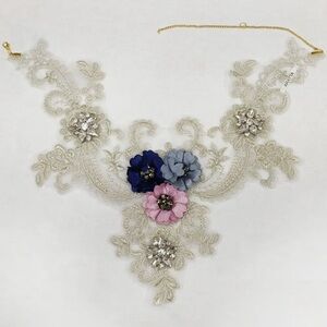 Queen Victoria Pinned Necklace (OS) Gold